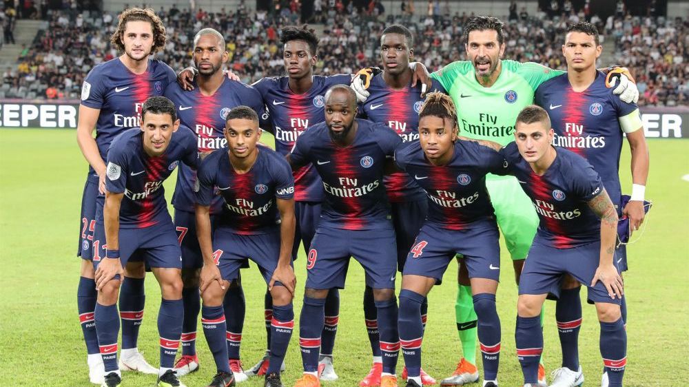 萨拉赫晒圣诞家庭照引争议，目前正随队征战非洲杯（晒圣诞家庭照惹争议，萨拉赫正随队征战非洲杯）