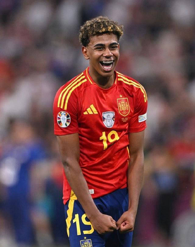 热议海港输球：古斯塔沃停赛影响大；亚冠已是舆论负担（海港告负引热议：古斯塔沃停赛影响显著，亚冠成舆论包袱）