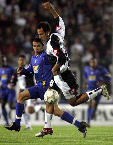 攻陷王子公园，拜仁是首支欧冠客战巴黎取得三连胜的球队（拜仁欧冠客场对巴黎豪取三连胜，成史上首支在王子公园达成三连胜的球队）