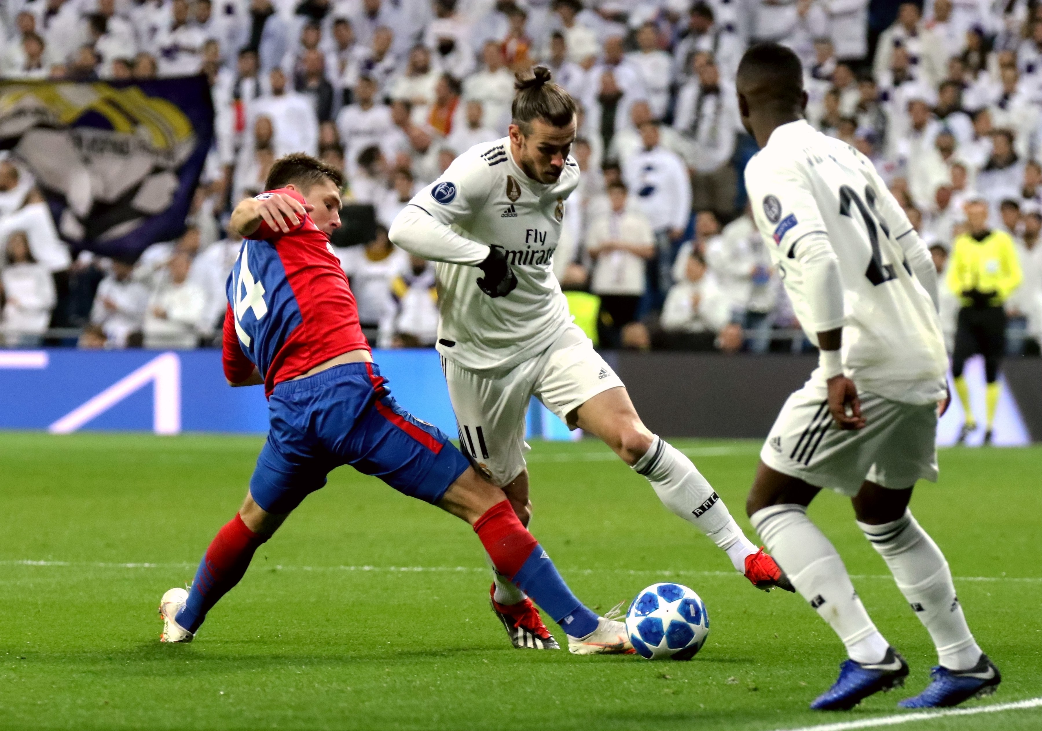 造访迈阿密国际，特雷泽盖晒与梅西合影：毋庸置疑的第一人（探访迈阿密国际，特雷泽盖晒与梅西合影：当之无愧的第一人）