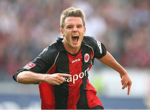 2亿欧元天价吓退巴萨！阿尔瓦雷斯转会悬了，三大原因揭秘（2亿欧要价令巴萨却步，阿尔瓦雷斯转会生变：三大关键原因揭晓）