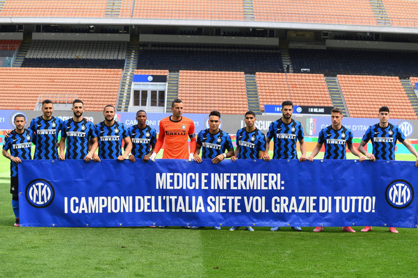 维蒂尼亚是第九位欧冠对英格兰球队戴帽球员，也是葡萄牙首人（维蒂尼亚成欧冠对英格兰队第9位上演帽子戏法者，葡萄牙第一人）