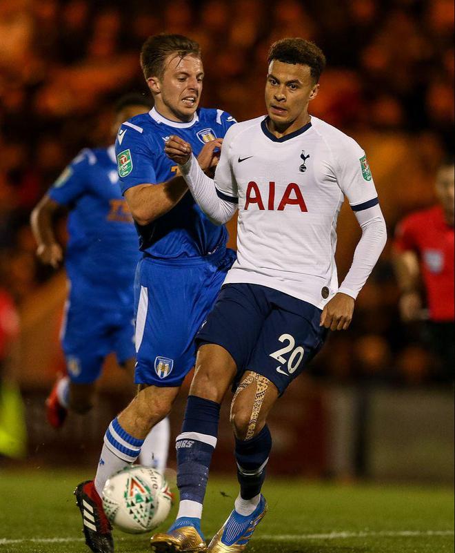 用冠军告别！雷速海报：布斯克茨&阿尔巴完成最后一舞，正式退役（以冠军谢幕！雷速海报：布斯克茨与阿尔巴上演最后一舞，正式挂靴）