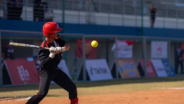 拜仁官方：门将诺伊尔在对阵美因茨比赛中右腿肌肉纤维撕裂（拜仁官宣：诺伊尔在对阵美因茨时右腿肌肉纤维撕裂）