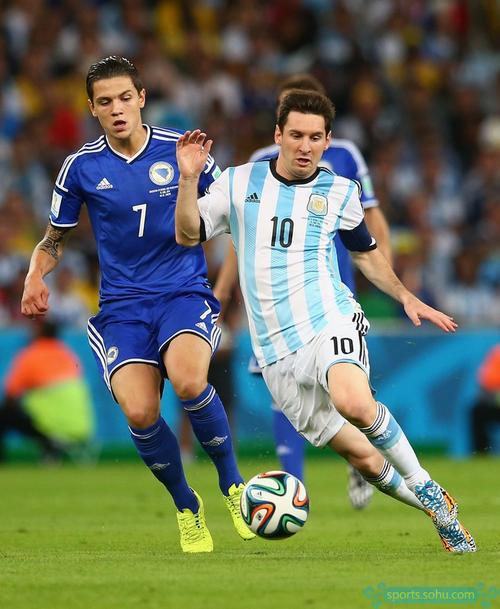 罗马诺：迪萨西已经被推荐给巴萨，巴萨也在关注塞内西（罗马诺：巴萨获荐迪萨西，同时关注塞内西）