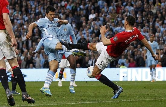 前锋连续三轮破门，全场观众沸腾（前锋三场连破门，点燃全场）