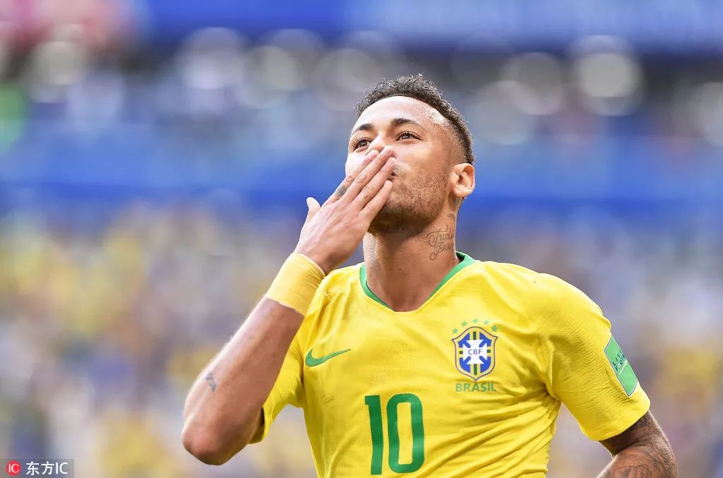 德天空：虽然桑乔愿意把薪水减半，但多特对签下他仍存疑虑（德天空：桑乔愿降薪五成 多特对签回仍显犹豫）