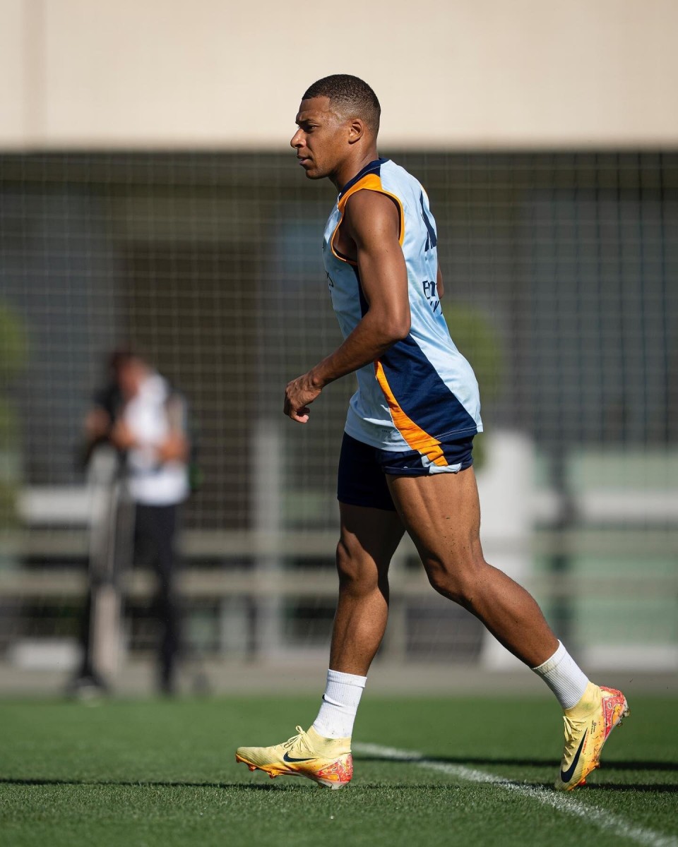 波兰主帅：扎莱夫斯基染黄让我恼火，我们没有强到能5球大胜（波兰主帅：扎莱夫斯基吃到黄牌让我恼怒，我们没强到能5球横扫）